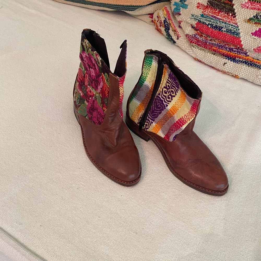 Embroidered booties - Picture 4 of 6